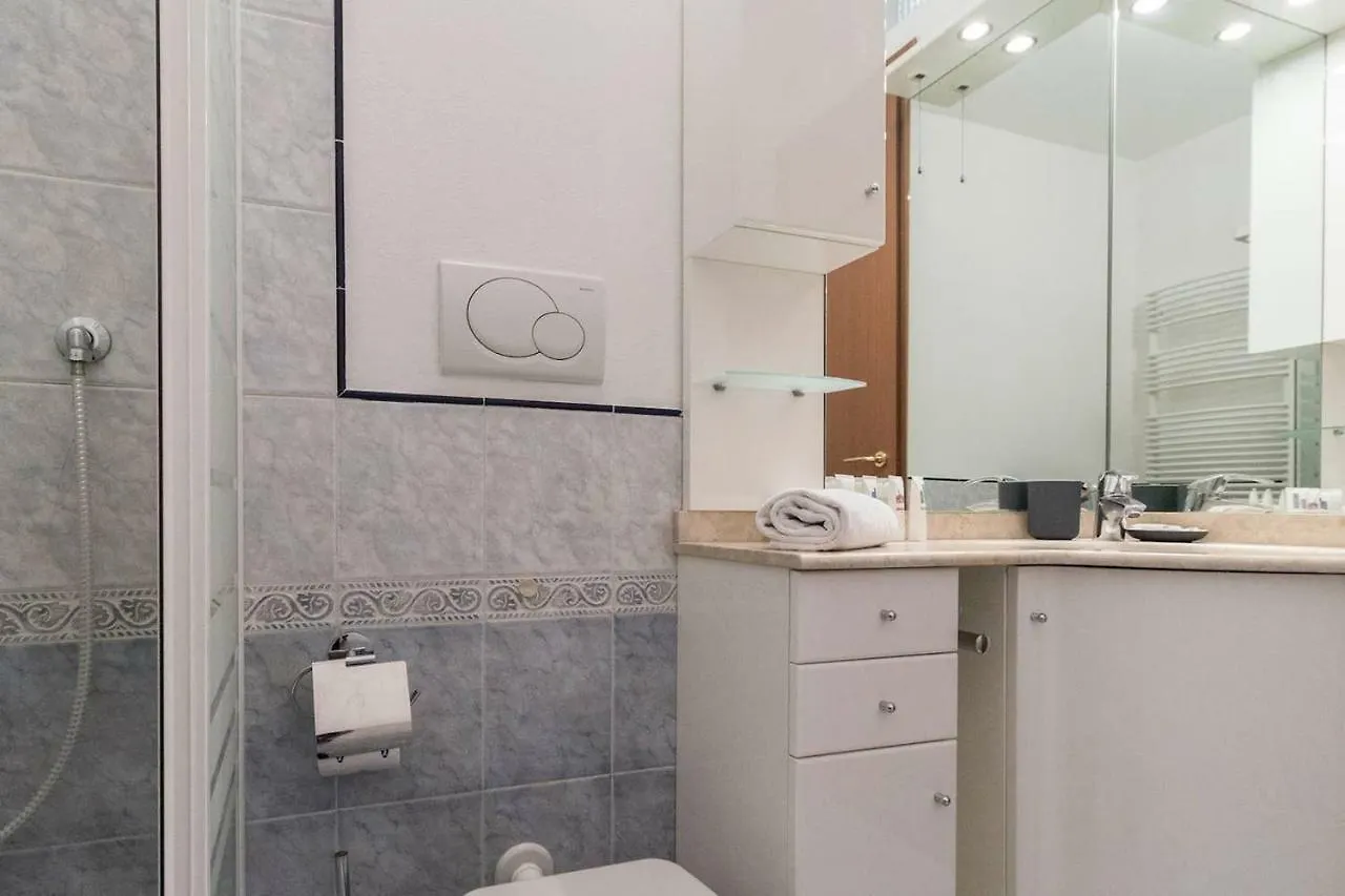 Italianway - Carrara 5 Apartment Milan 0*,