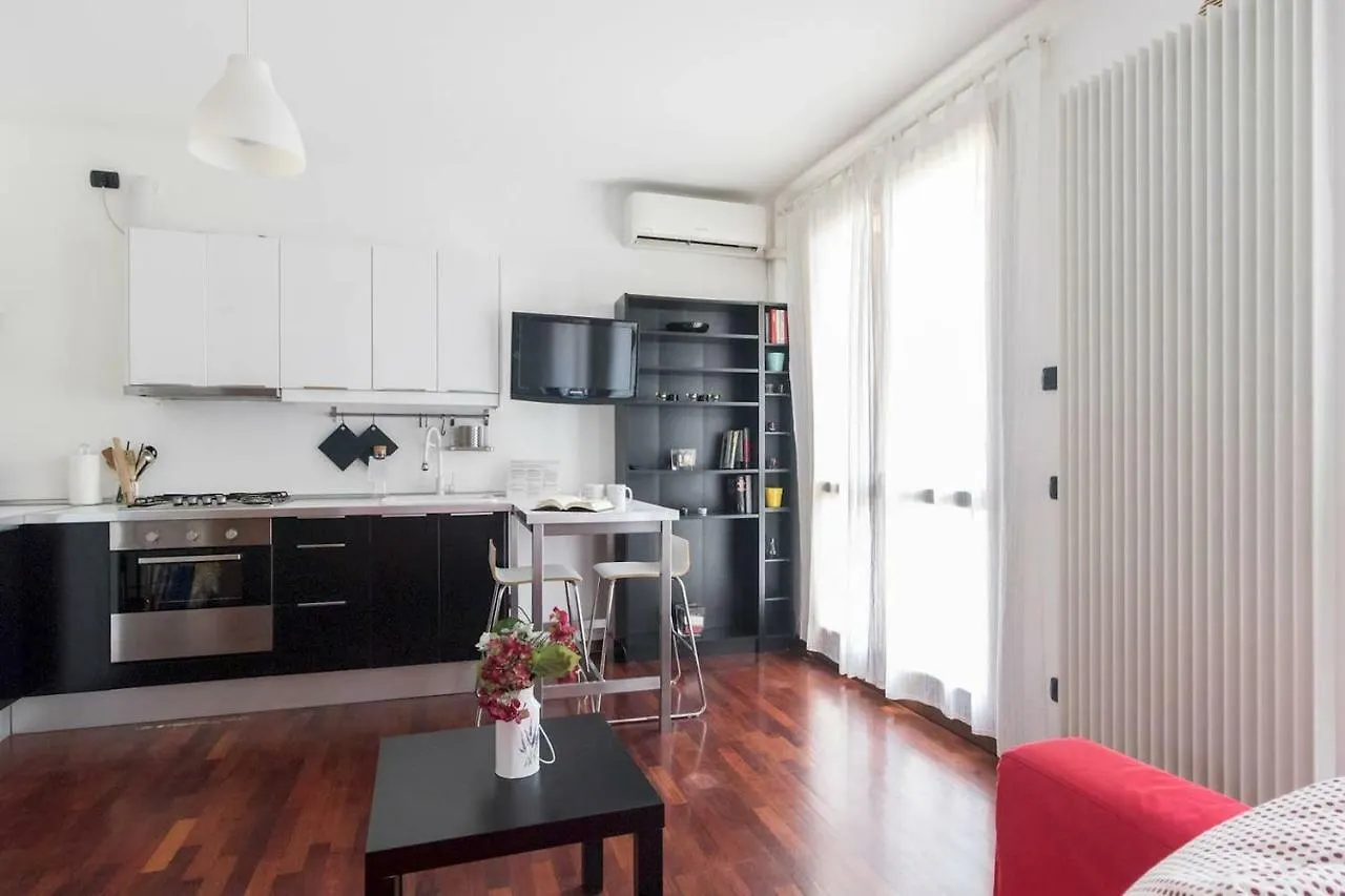 Italianway - Carrara 5 Apartment Milan