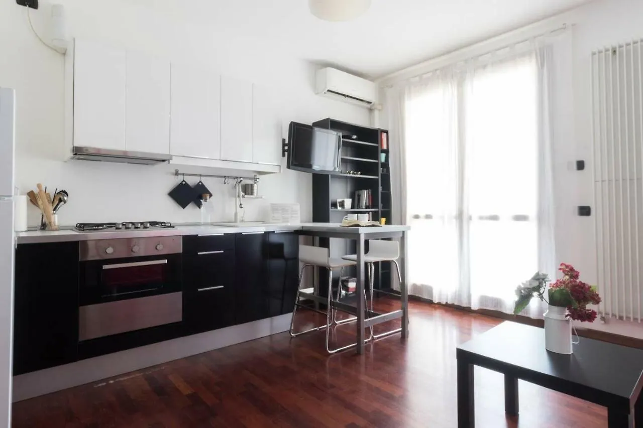 Italianway - Carrara 5 Apartment Milan
