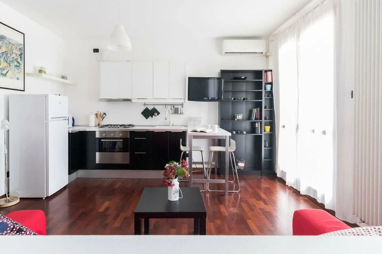 Italianway - Carrara 5 Apartment Milan 0*,  Italy